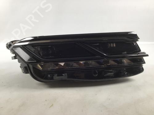 Used Right headlight Right headlight VW TOUAREG (CR7, RC8) 3.0 TDI 4motion (286 hp) 33301922 33301922