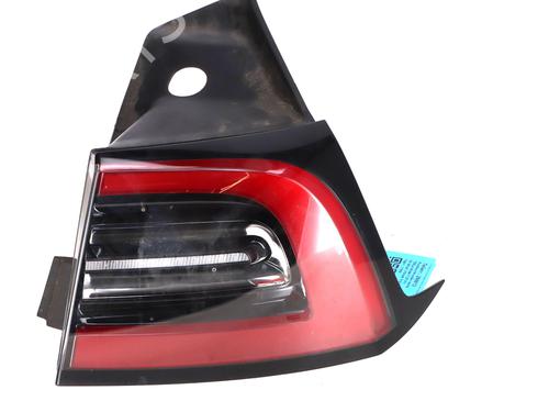Used Right taillight Right taillight TESLA MODEL Y (5YJY) Long Range All-wheel Drive (514 hp) 39923310 39923310