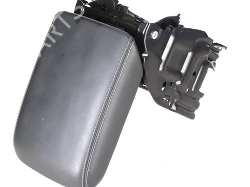 Used Armrest / Center console Armrest / Center console 37530000 37530000