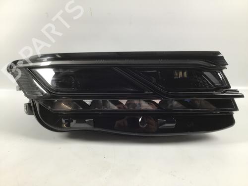 Used Right headlight Right headlight VW TOUAREG (CR7, RC8) 3.0 TDI 4motion (286 hp) 33304083 33304083