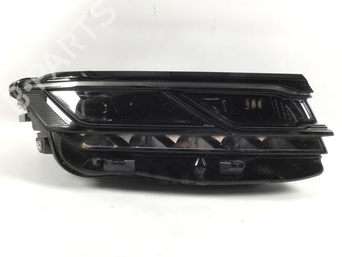 Used Right headlight Right headlight VW TOUAREG (CR7, RC8) 3.0 TDI 4motion (286 hp) 7806053 7806053