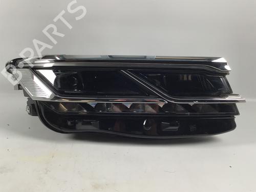 Used Right headlight Right headlight VW TOUAREG (CR7, RC8) 3.0 TDI 4motion (286 hp) 33470132 33470132