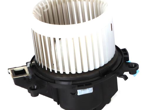 Used Heater blower motor Heater blower motor PEUGEOT EXPERT Van (V_) E-EXPERT HYDROGEN (136 hp) 39924805 39924805