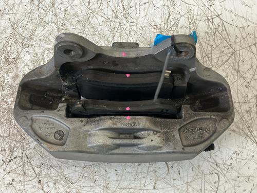 Left front brake caliper TESLA MODEL Y (5YJY) Long Range All-wheel Drive | BP39923324M105 - Image 4