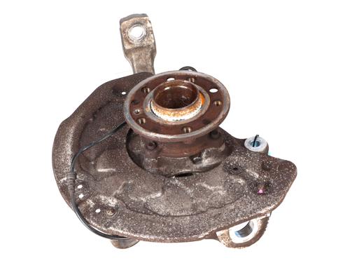 Used Left front steering knuckle Left front steering knuckle MERCEDES-BENZ C-CLASS Convertible (A205) C 200 (205.480) (204 hp) 39921560 39921560