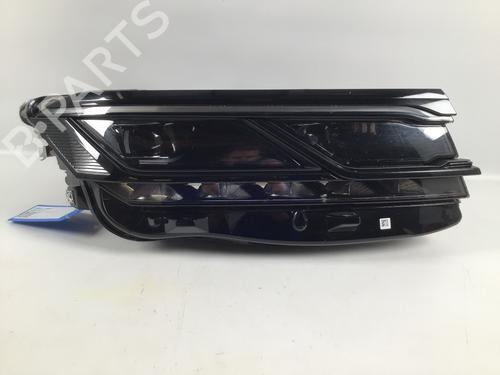 Used Right headlight Right headlight VW TOUAREG (CR7, RC8) 3.0 TDI 4motion (286 hp) 7806404 7806404