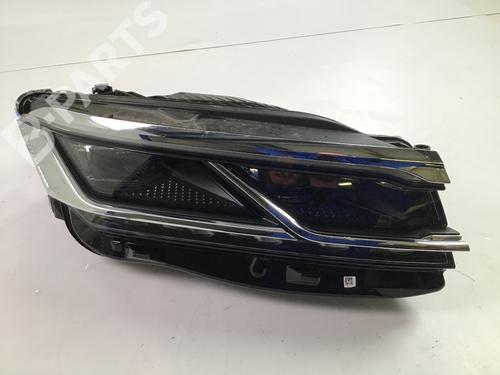 Used Right headlight Right headlight VW TOUAREG (CR7, RC8) 3.0 TDI 4motion (286 hp) 7805769 7805769