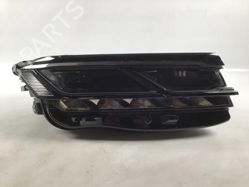 Used Right headlight Right headlight VW TOUAREG (CR7, RC8) 3.0 TDI 4motion (286 hp) 33608385 33608385
