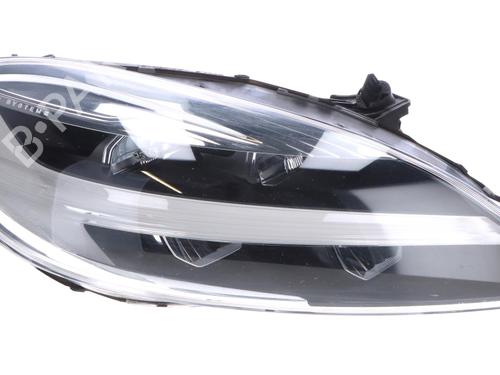 right-headlight-volvo-v40-hatchback-525-2012-2013-2014-2015-2016-2017-2018-2019-40599264 main image