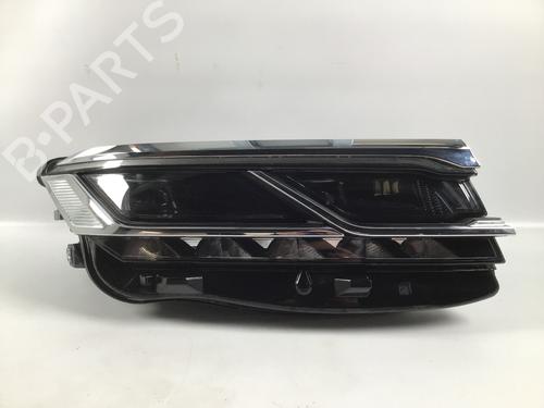 Used Right headlight Right headlight VW TOUAREG (CR7, RC8) 3.0 TDI 4motion (286 hp) 33304085 33304085