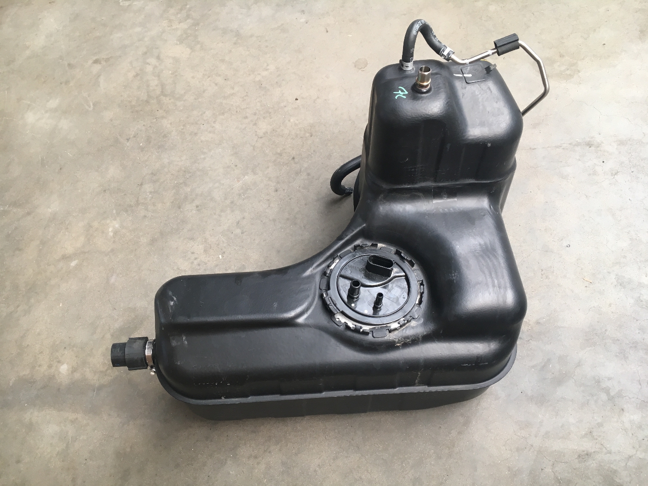 Fuel Tank AUDI R8 (4S3, 4SP) 5.2 FSI quattro 4S0201021E BParts