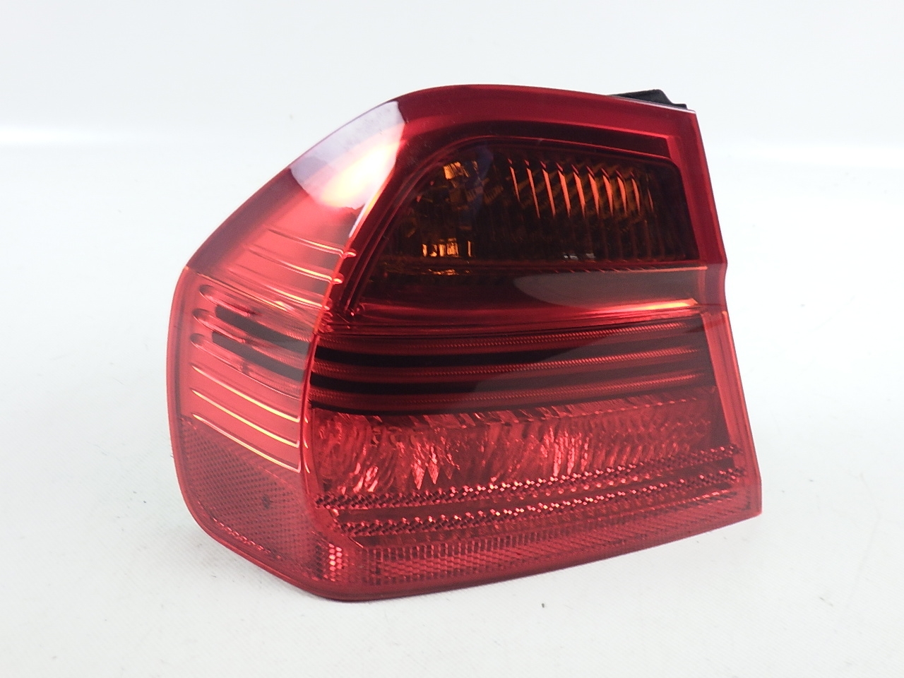 Left taillight BMW 3 (E90) 318 d 2723043 | B-Parts