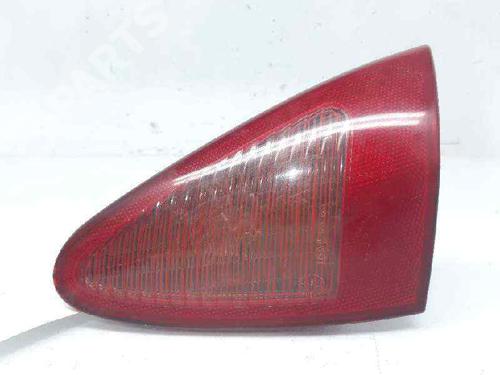 right-tailgate-light-alfa-romeo-147-937_-19-jtd-16v-937axg1b-937bxg1b-46556348-2000-2001-2002-2003-2004-2005-2006-2007-2008-2009-2010-7896631 main image