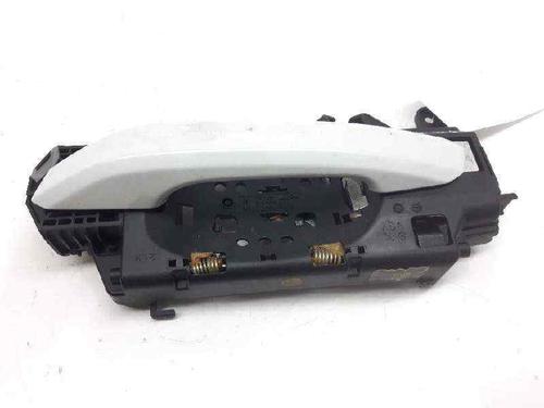 rear-left-exterior-door-handle-audi-a4-b9-8w2-8wc-8w0837811a-2015-5939545 main image