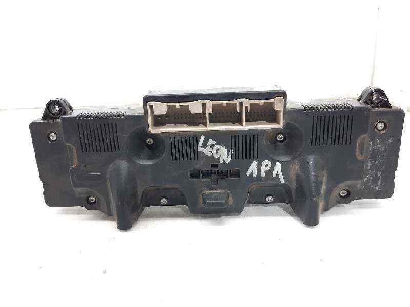 Climate control SEAT LEON (1P1) 1.9 TDI 2865626 BParts