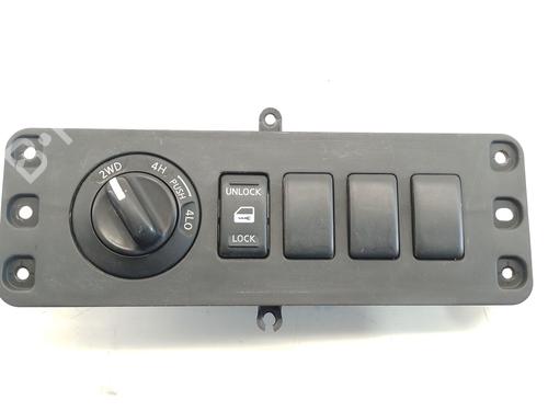 Used Electronic module Electronic module NISSAN NAVARA NP300 (D40) 2.5 dCi 4WD (174 hp) 33325565 33325565