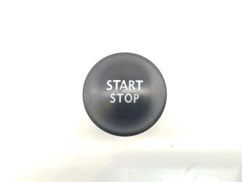 switch-renault-megane-iii-hatchback-bz01_-b3_-2008-33294177 main image