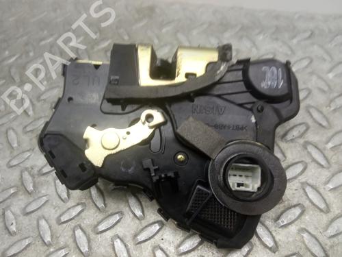 Used Front left lock TOYOTA AVENSIS Saloon (_T25_) [2003-2008]  9242656