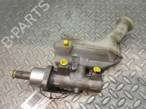 Used Brake master cylinder RENAULT CLIO III Grandtour (KR0/1_) 1.5 dCi (KR0F) (86 hp) 9095575