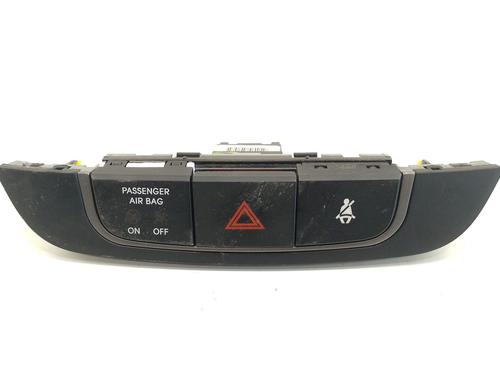 Used Warning switch Warning switch HYUNDAI ix35 (LM, EL, ELH) 1.7 CRDi (116 hp) 33626946 33626946