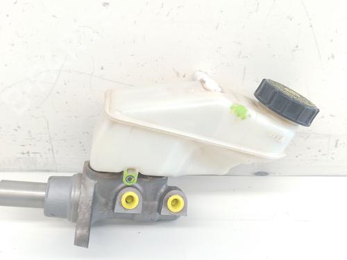 Used Brake master cylinder TOYOTA YARIS (_P13_) 1.4 D (NLP130_, NLP130) (90 hp) 27596763