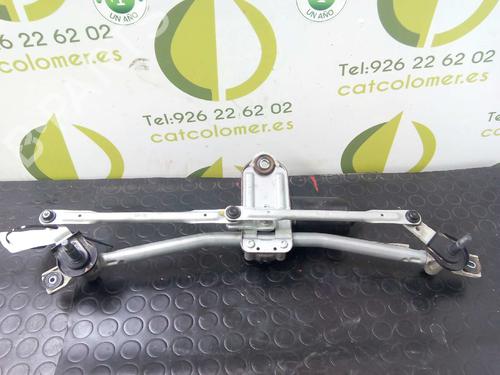 Used Front wiper motor KIA SPORTAGE III (SL) 1.7 CRDi (116 hp) 3044245