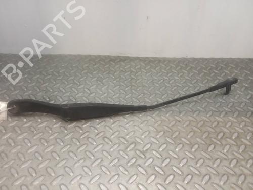 Used Front windshield wiper arm ALFA ROMEO 159 Sportwagon (939_) 2.4 JTDM (939BXD1B, 939BXD12) (200 hp) 12559380