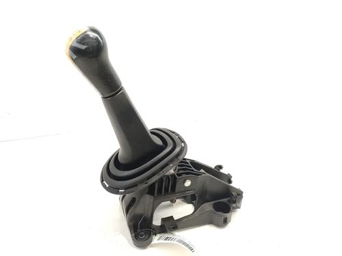 Used Gear lever TOYOTA YARIS (_P1_) 1.3 (SCP12_, SCP13_, SCP12R, SCP13R) (87 hp) 24703476
