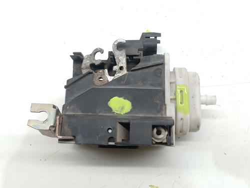 Høyre foran lås AUDI A4 B5 (8D2) 1.8 T (150 hp) 31338103