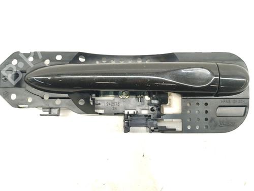 Used Rear left exterior door handle RENAULT MEGANE III Hatchback (BZ0/1_, B3_) [2008-2026]  31996134