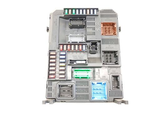 Used Fuse box Fuse box 37611172 37611172