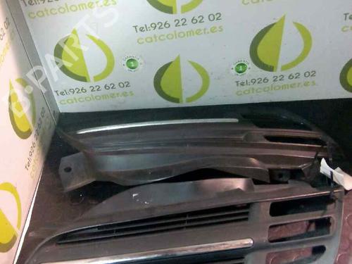 Used Grille NISSAN MICRA III (K12) 1.2 16V (65 hp) 3070018