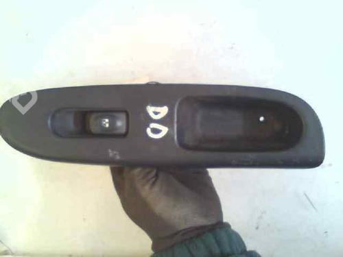 Used Right front window switch Right front window switch RENAULT CLIO II (BB_, CB_) 1.4 16V (B/CB0P, BB13) (98 hp) 7700763 7700763