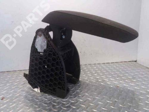 Used Armrest / Center console Armrest / Center console SKODA SUPERB II (3T4) 2.0 TDI (140 hp) 7154667 7154667