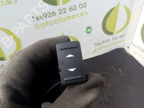 Used Right rear window switch FORD KUGA I [2008-2012]  3047326