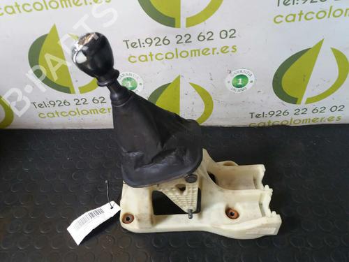 Used Gear lever HYUNDAI ix35 (LM, EL, ELH) [2009-2016]  7432594