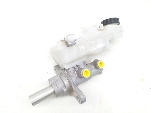 brake-master-cylinder-toyota-verso-_r2_-2009-2010-2011-2012-2013-2014-2015-2016-2017-2018-36236767 main image