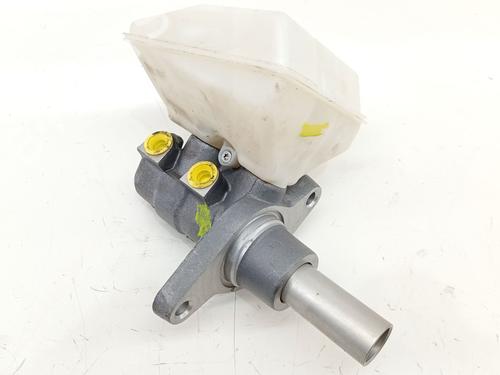 Used Brake master cylinder Brake master cylinder DS DS 5 (KF_) 1.6 THP 165 (KF5GZT) (165 hp) 40447574 40447574
