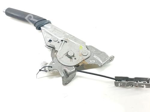 hand-brake-toyota-auris-_e18_-2012-2013-2014-2015-2016-2017-2018-2019-40229523 main image