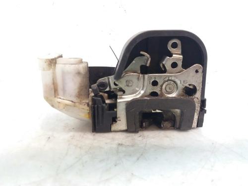 Serrure avant droite ALFA ROMEO 147 (937_) 1.6 16V T.SPARK ECO (937.AXA1A, 937.BXA1A) (105 hp) 3083032