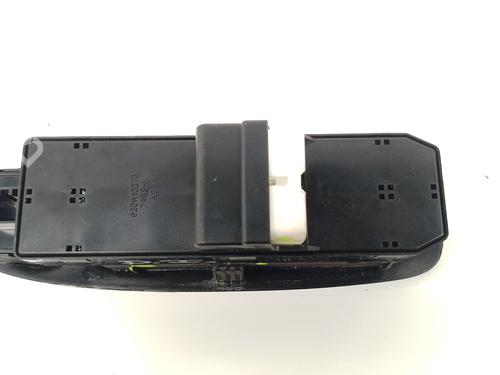 Left front window switch HYUNDAI ACCENT II (LC) 1.3 | BP29473586I27 