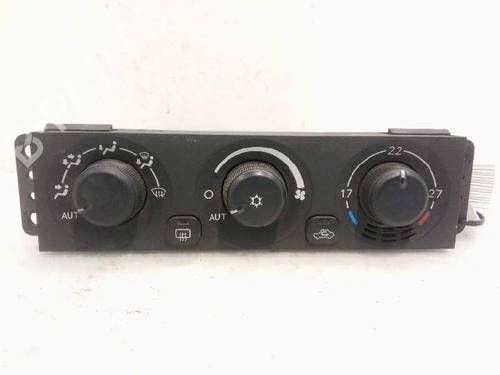 Used Climate control MITSUBISHI PAJERO III (V7_W, V6_W) 3.2 Di-D (V68W, V78W) (165 hp) 4683101