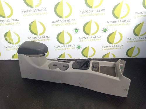 Used Armrest / Center console KIA CERATO I Hatchback (LD) [2004-2010]  7154575
