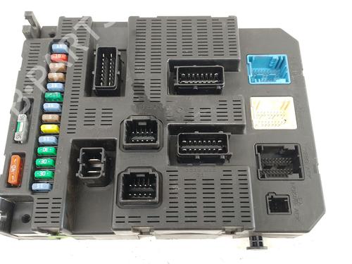 Used Fuse box Fuse box 32443057 32443057