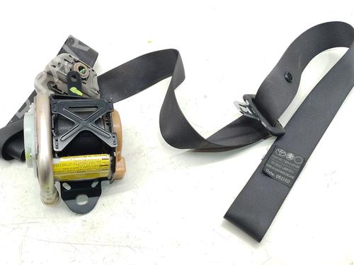 Cinturón de seguridad delantero izquierdo TOYOTA COROLLA (_E12_) 2.0 D-4D (CDE120R, CDE120L_) (116 hp) 31610564