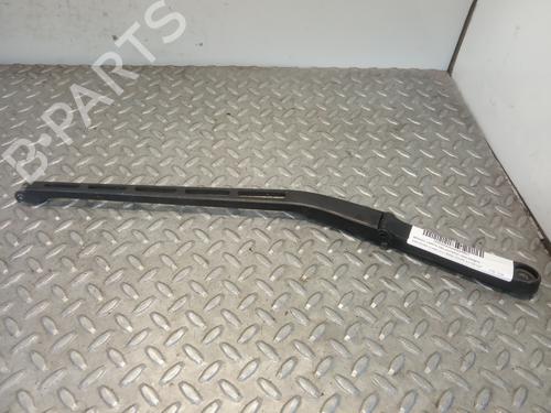 Used Front windshield wiper arm MERCEDES-BENZ CLK (C209) CLK 320 CDI (209.320) (224 hp) 9047522