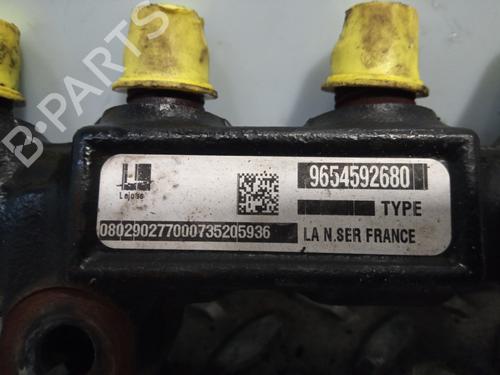 Used Injection rail FORD FIESTA V (JH_, JD_) [2001-2014]  10035878