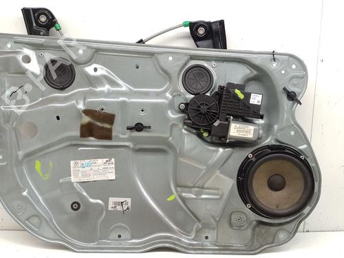 Lève-vitre avant gauche VW POLO IV (9N_, 9A_) 1.4 TDI (75 hp) 31905312