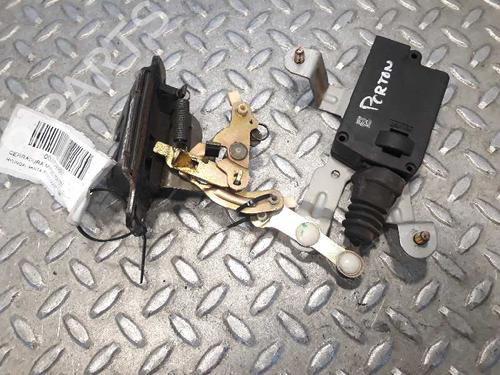 Used Tailgate lock HYUNDAI SANTA FÉ I (SM) 2.0 CRDi (113 hp) 7095796