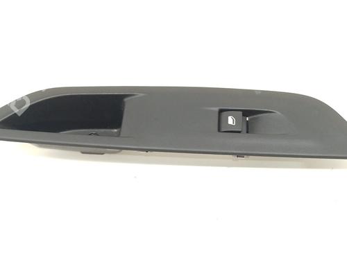 Used Right front window switch Right front window switch PEUGEOT 208 II (UB_, UP_, UW_, UJ_) 1.2 PureTech 100 (101 hp) 33856761 33856761